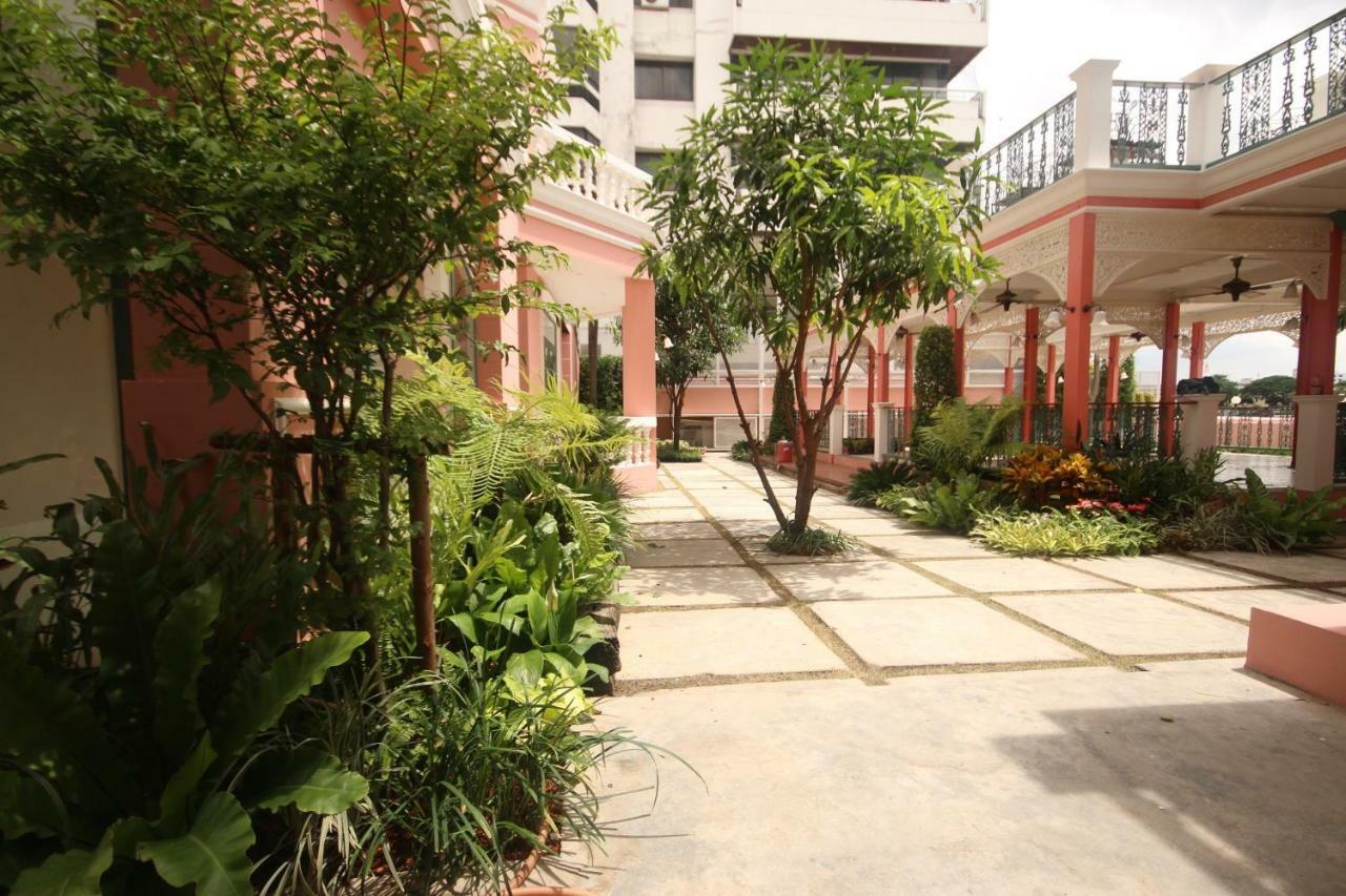 Hiranyakul House Hotel Bangkok Exterior photo